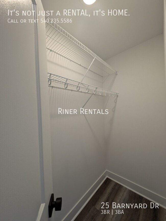 Building Photo - 25 Barnyard Dr