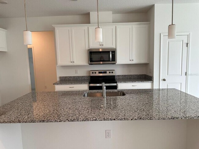 Building Photo - 19044 Blueleaf St