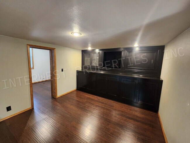 Building Photo - 4+ Bedroom Tigard Home With a Beautiful Vi...