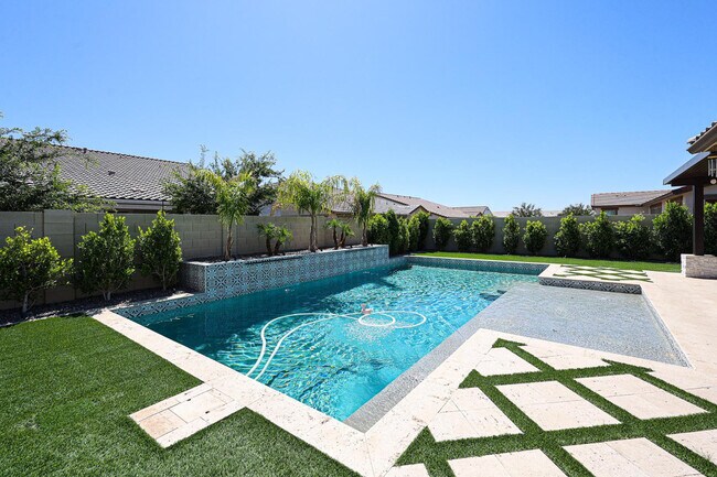 Building Photo - 25689 N 140th Ln