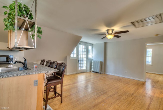 Building Photo - 1 br, 1 bath Condo - 738 Pearl Street