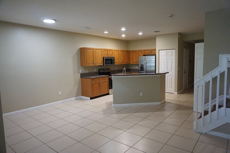 Building Photo - 2030 Nassau Dr