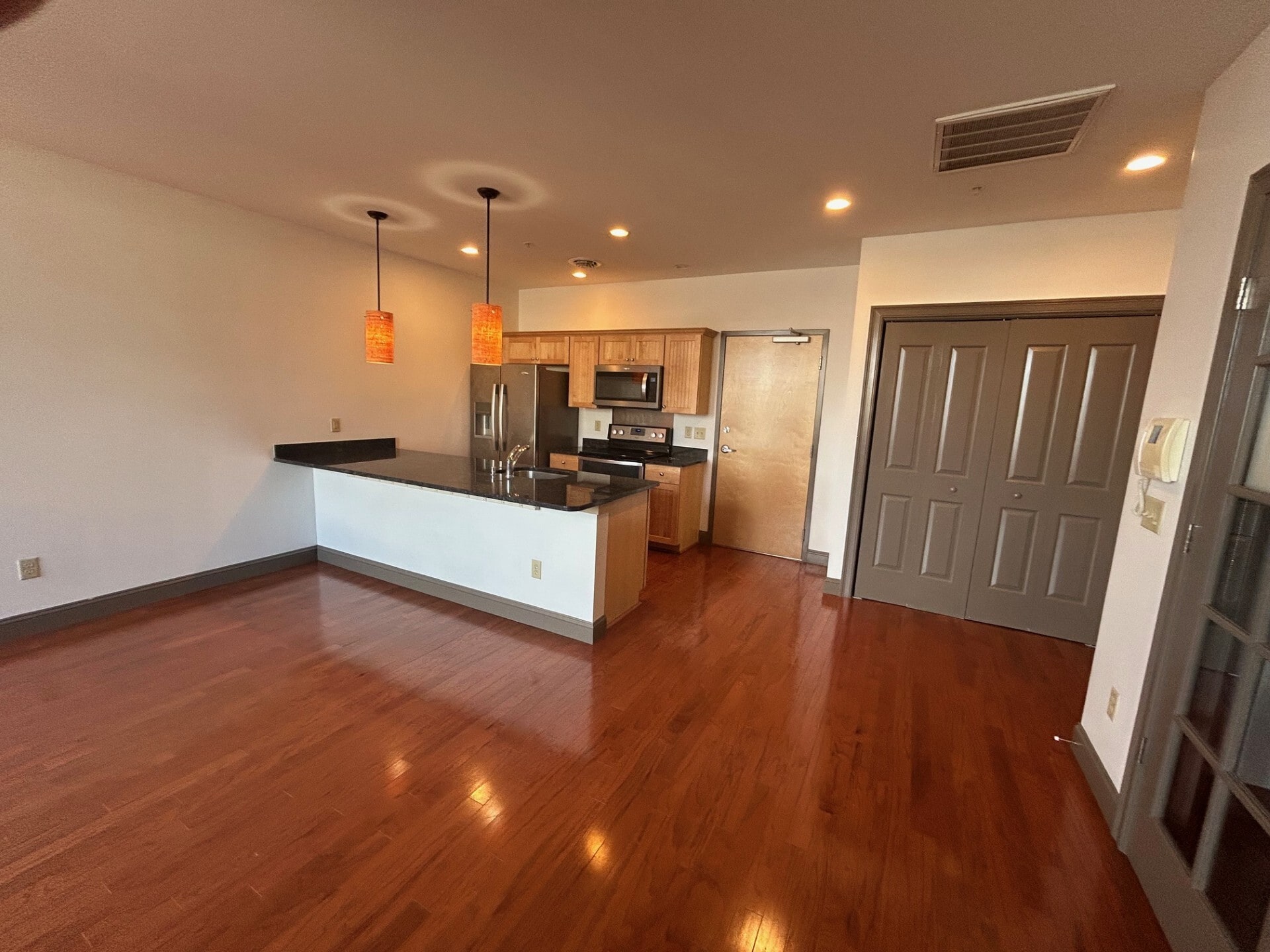 Building Photo - 537 Congress St