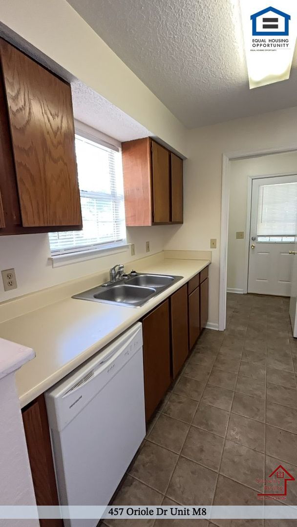 Building Photo - 457 Oriole Dr