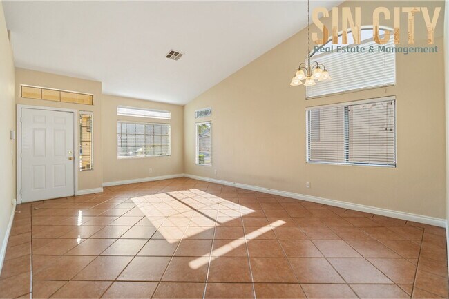 Building Photo - "Discover Comfort and Style: Spacious 4-Bed, 2-Bath Home in Las Vegas – 1835 Sq Ft of Inviting Li...