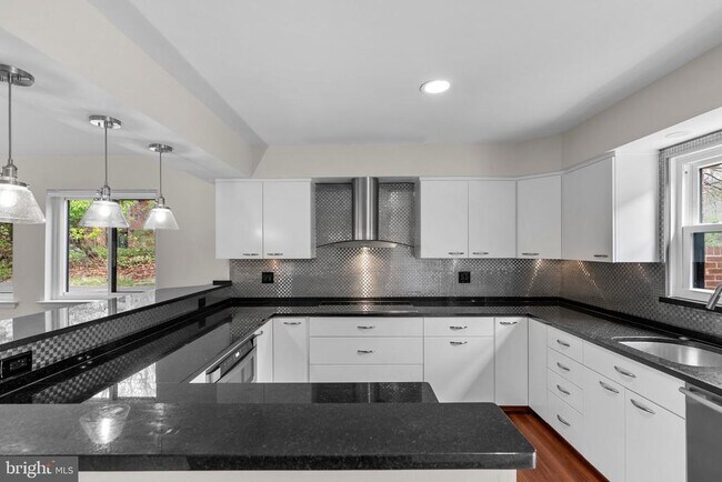 Building Photo - 11310 Harborside Cluster