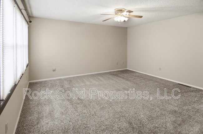 Building Photo - 5416 Meadowbrook Dr