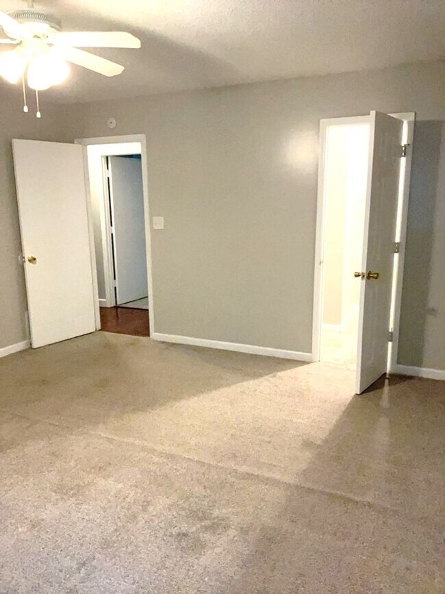 Building Photo - Price Drop Alert!   Rental Specials Available! Neal Avenue Home!  Available Now