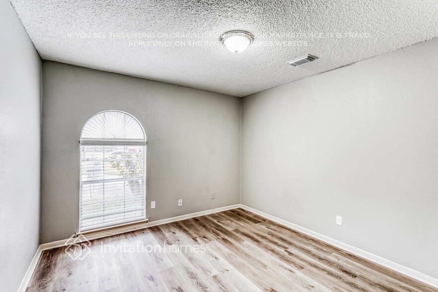 Building Photo - 2306 Cambridge Ct N