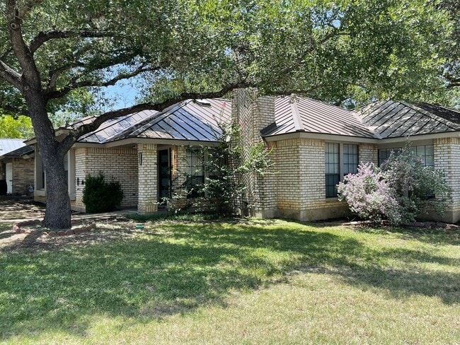 Building Photo - Stunning home @Churchill Estates 4/2/2