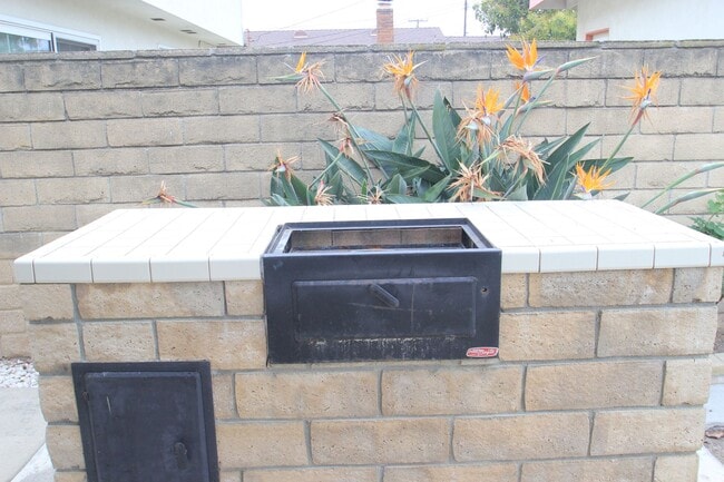 Building Photo - Welcome to this beautifully refreshed 4-bedroom, 2-bath two-story home located in desirable North...