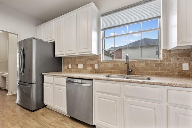 Building Photo - 2045 St Andrews Dr