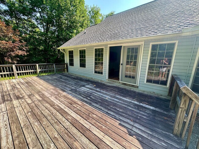 Building Photo - 3 Bedroom Home - Private - Central SC