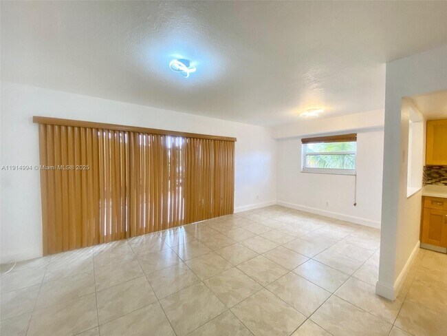 Building Photo - 6568 SW 41st Pl