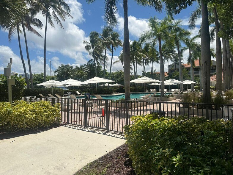 Building Photo - 3640 Yacht Club Dr