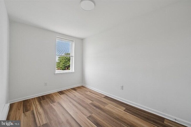 Building Photo - 6123 Glenmore Ave