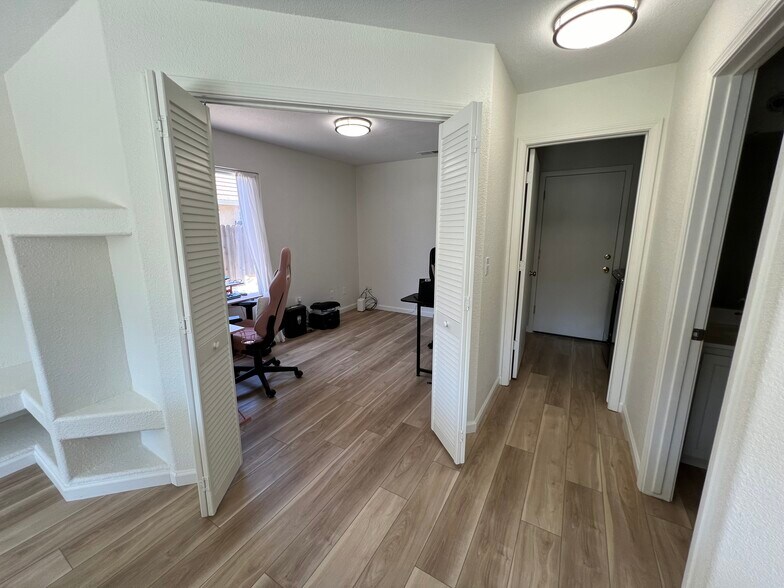 Building Photo - 2808 Medinah Way