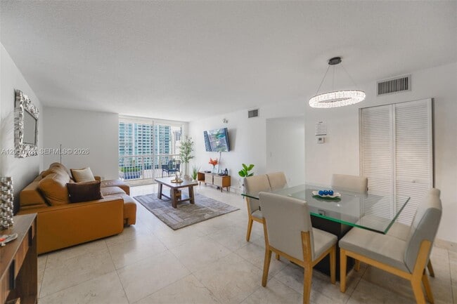 Building Photo - 1200 Brickell Bay Dr