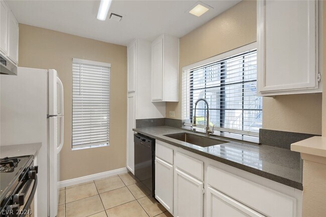 Building Photo - 4860 Nara Vista Way