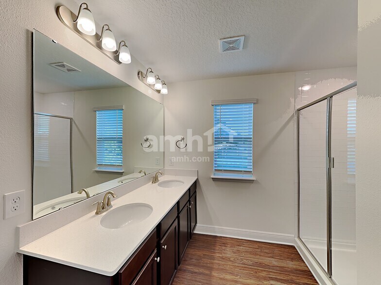 Building Photo - 804 Heavenly Dr