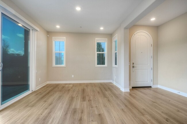 Building Photo - 6675 Agave Cir