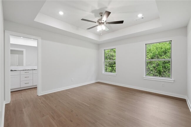 Building Photo - 1313 Valley Dr