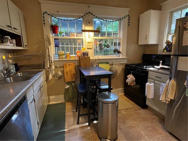 Building Photo - 132 Huron St