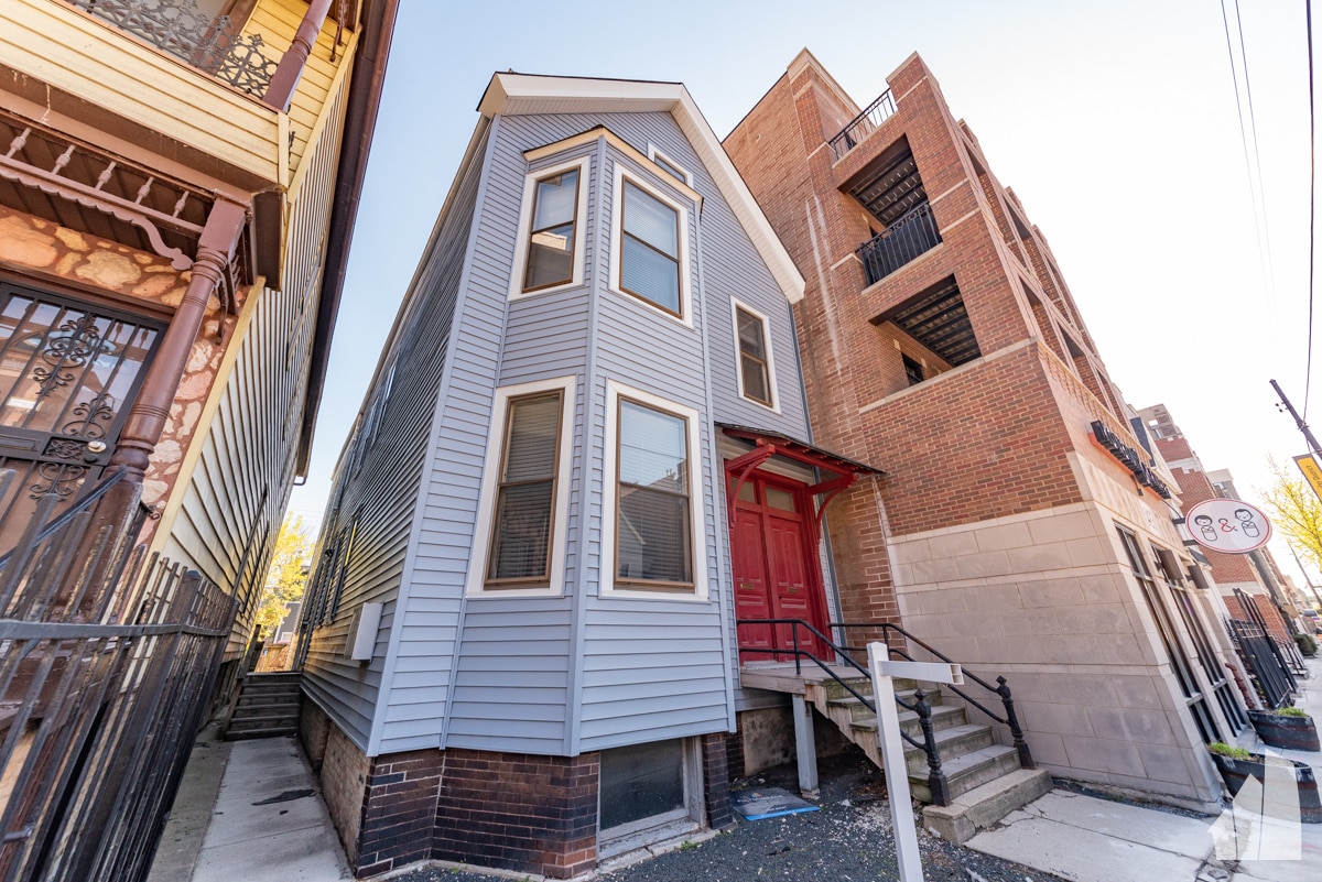 Building Photo - 1431 W Belmont Ave