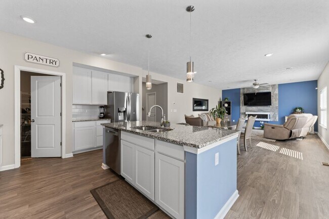 Building Photo - 8609 Warbler Br Wy