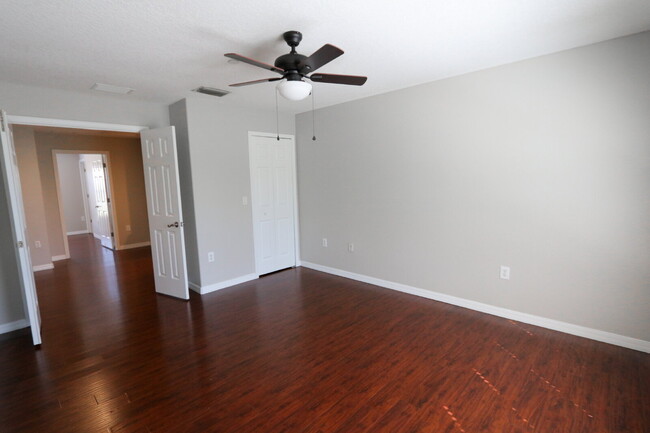 Building Photo - Spacious 3-Bedroom Townhouse with 3.5 Bath...