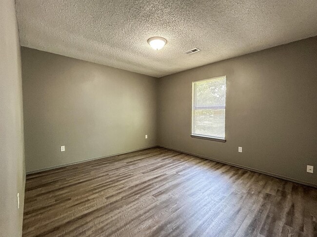 Building Photo - 112 Saskatchewan St