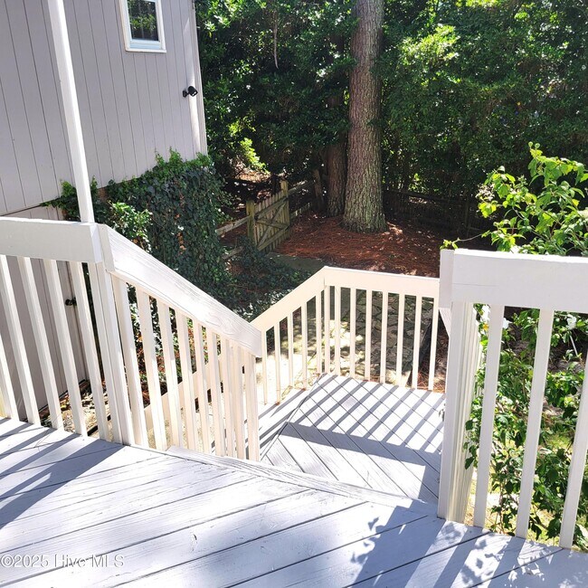 Building Photo - 62 Pine Ridge Dr