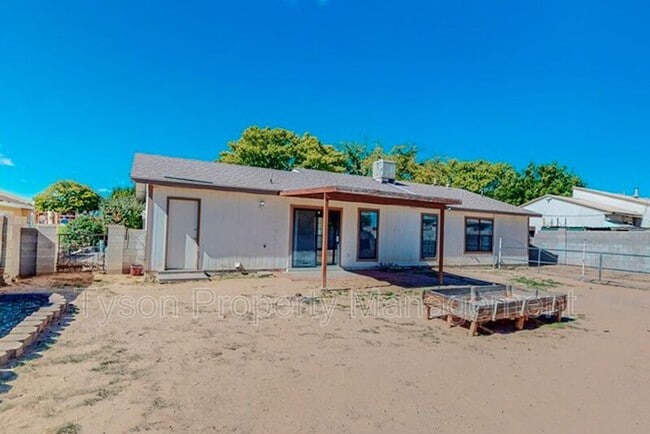 Building Photo - 708 Buckboard Rd SE