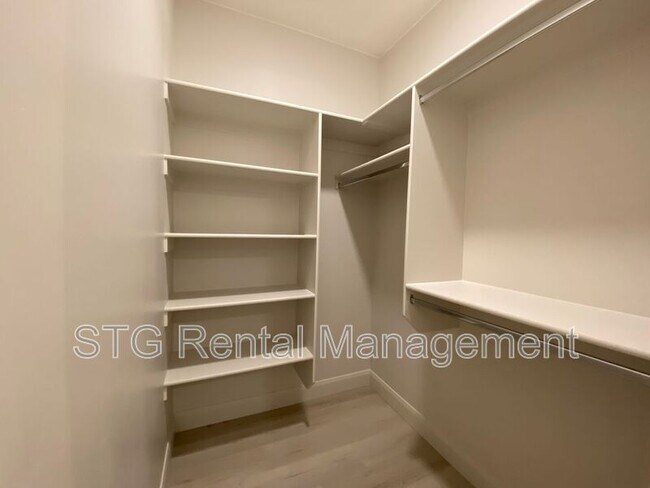 Building Photo - 840 Twin Lakes Dr
