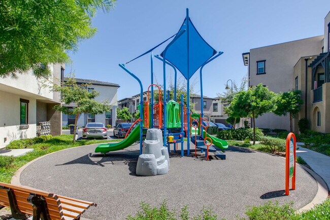 Building Photo - 2460 Solara Ln