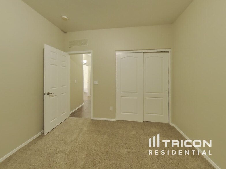 Building Photo - 36085 N Mirandesa Dr