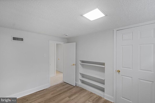 Building Photo - 3906 Ronson Dr