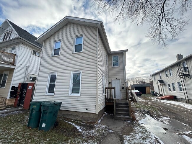 Building Photo - 119 Woodbury St