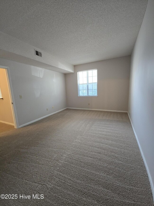 Building Photo - 723 Bragg Dr