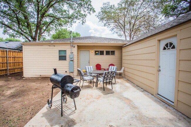 Building Photo - 2418 23rd St