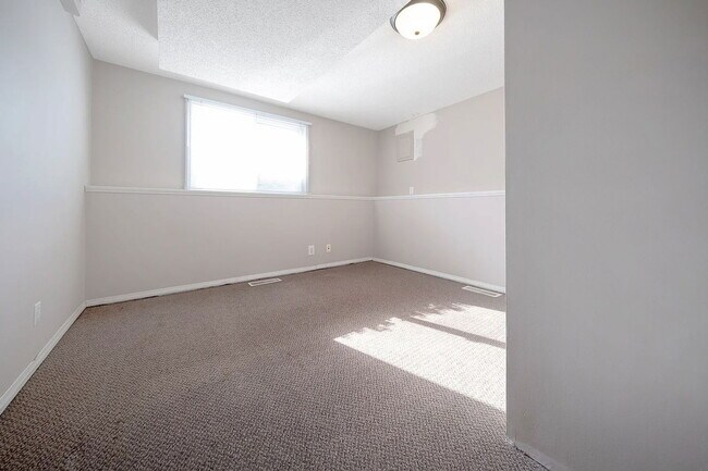 Building Photo - 6960 Fernbrook Ln N