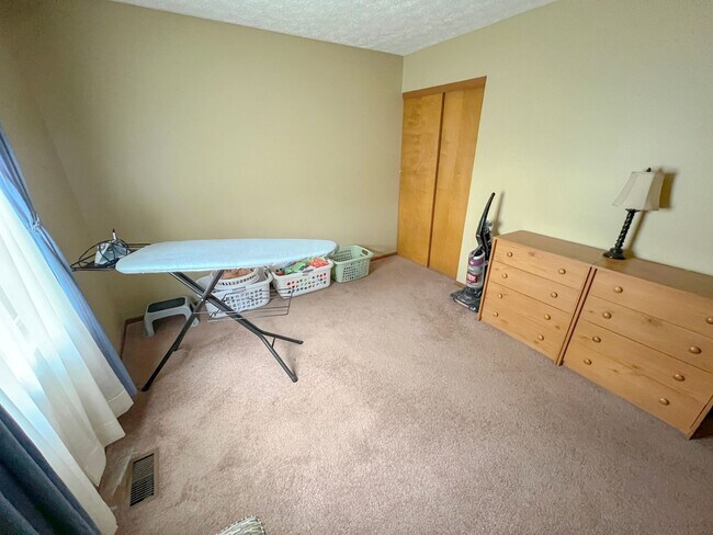 Building Photo - Stunning Rental Home in Indian Creek - Rey...