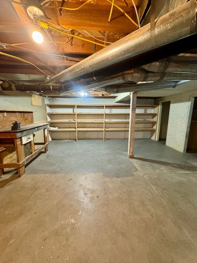 Building Photo - Charming 3 bedroom/2 bath close to UCCS