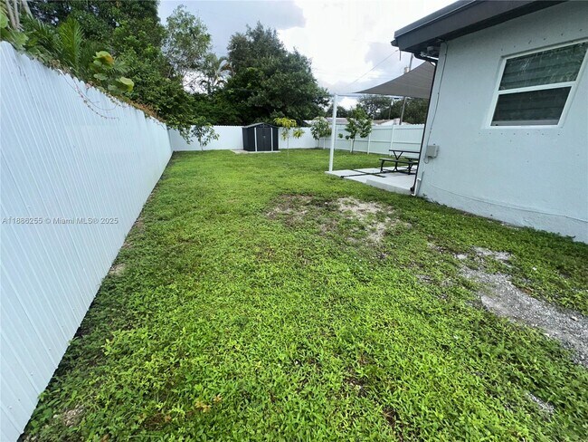Building Photo - 614 N 56th Ave