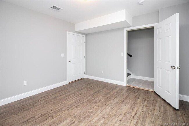 Building Photo - 35 Ringgold St