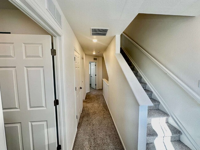 Building Photo - "Charming and spacious 3-Bed Sanctuary with 2.5 Baths the Reunion Community in Commerce City!"