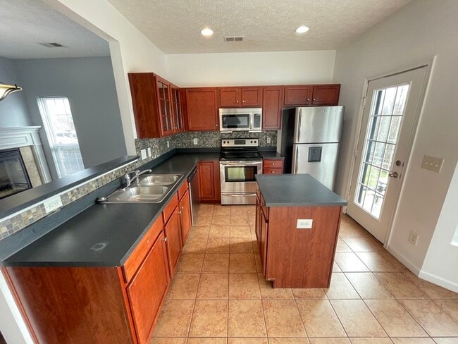 Building Photo - Jordan Ridge Bordeaux area home with bonus...