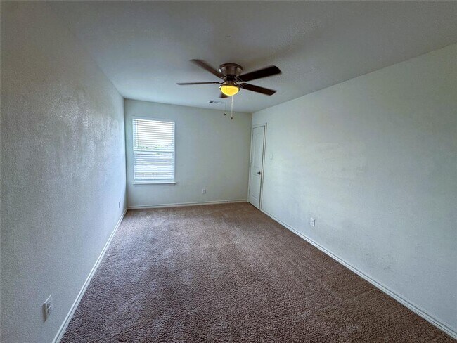 Building Photo - 356 Cres Park Dr