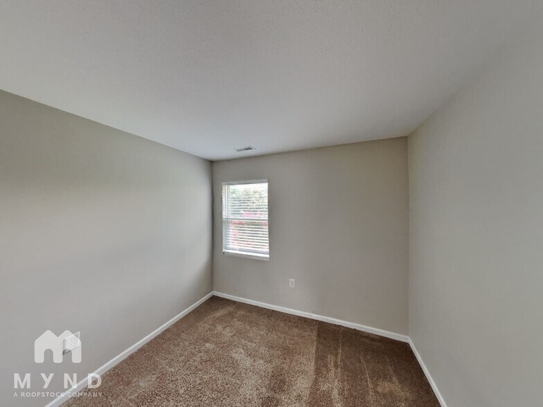 Building Photo - 303 Holton Dr