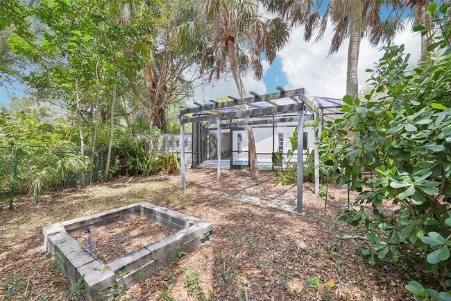 Building Photo - 155 Old Tamiami Trail